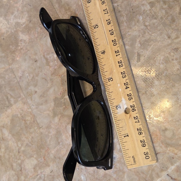 Ray-Ban Black Sunglasses Model 2140 - Picture 8 of 9